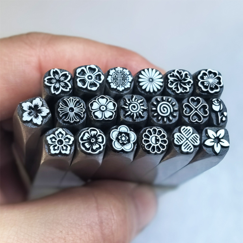مجموعة أدوات نقش وتشكيل المعاد - مراجعة Jewelry Making Anvil وسعره